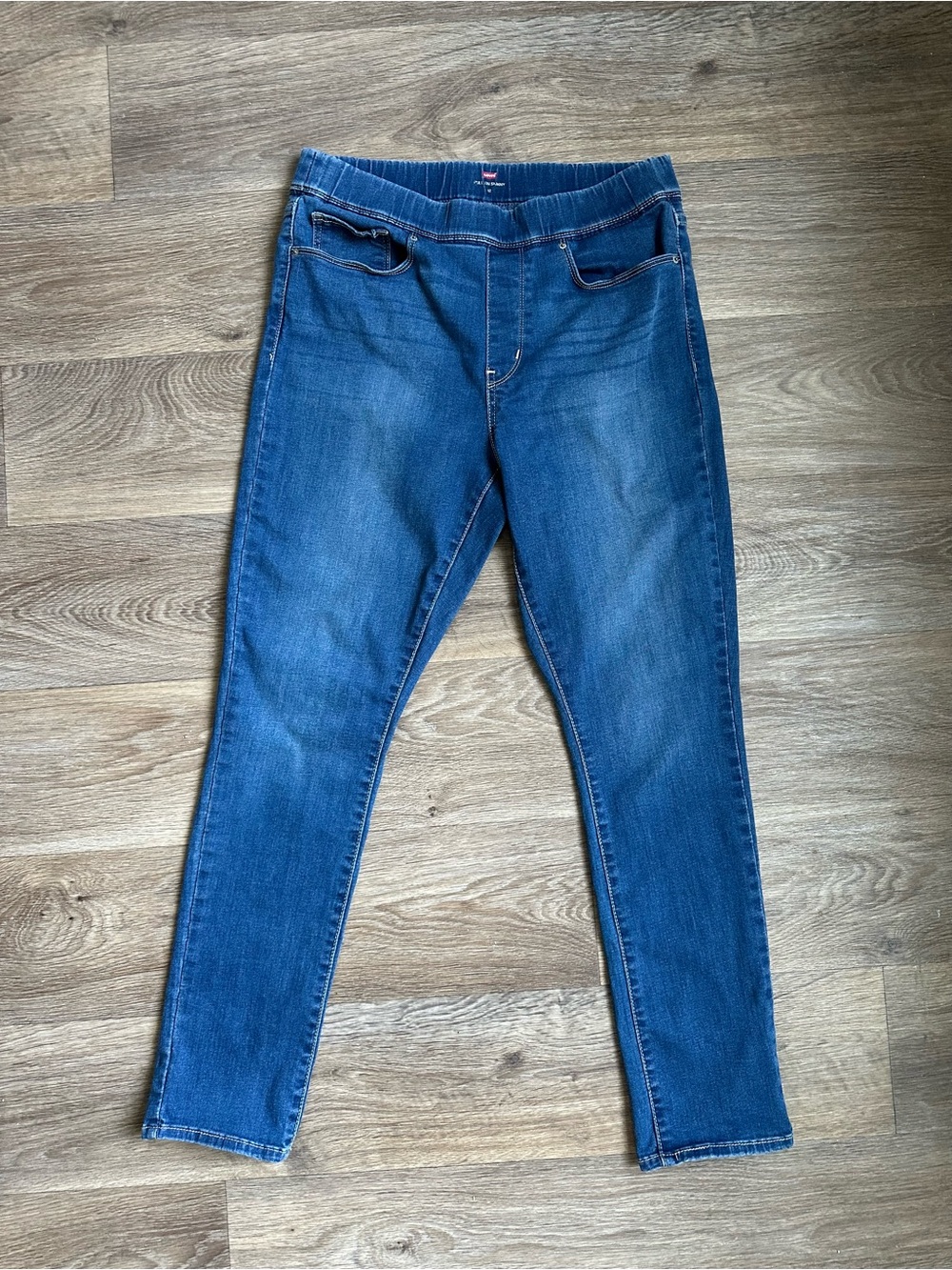 Levi Strauss Women’s Pull On Skinny Jeans Size 12 Medium Wash